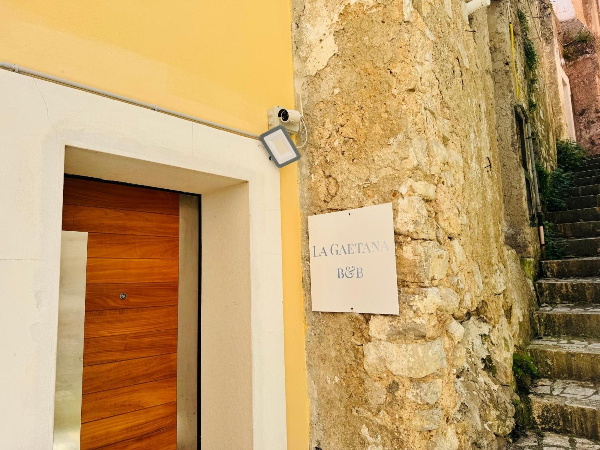 B&B La Gaetana Bagian luar foto